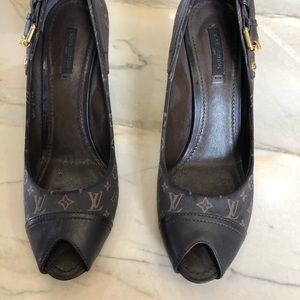 Authentic Louis Vuitton pumps